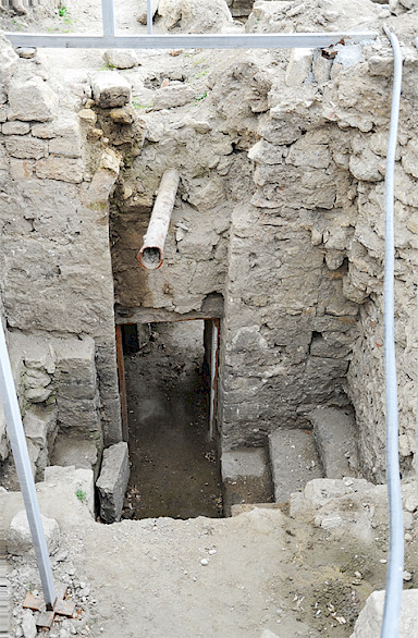 Entrance area, pre-state