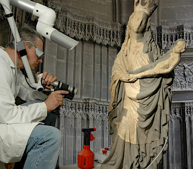 Laser cleaning of the beautiful Madonna