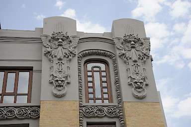 detail J restauration completed